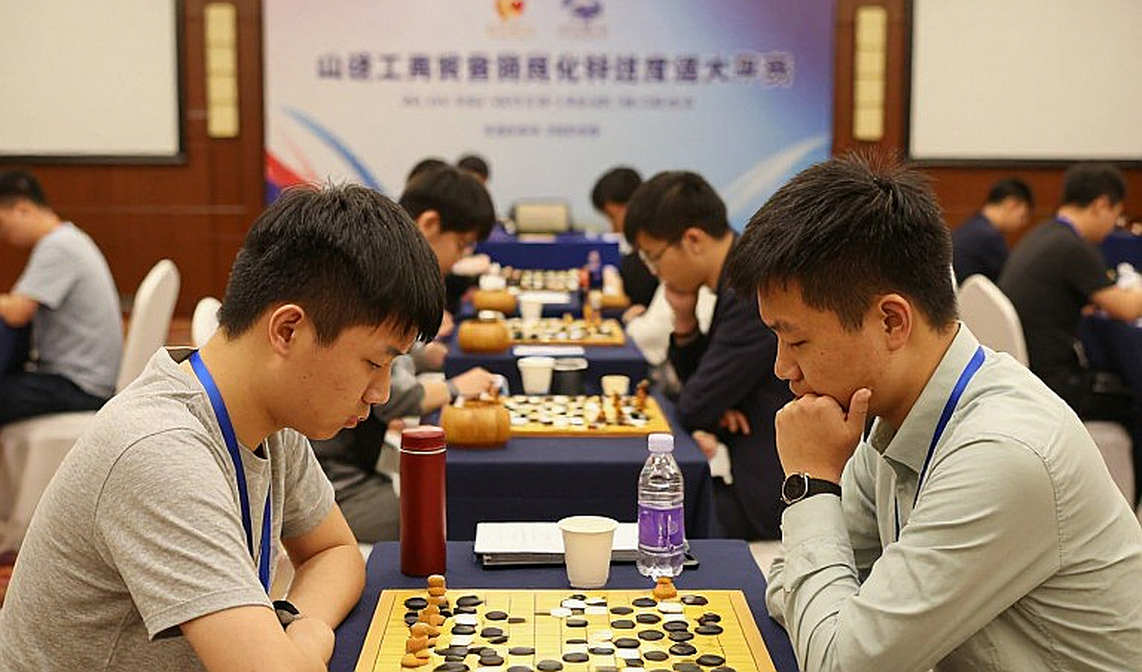 FIDE अध्यक्ष के नाम पर भ्रम और FRITZ 20 का विज्ञापन: शतरंज मीडिया की सूचना-सत्यता की परीक्षा