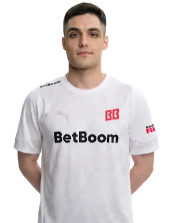 दानील कुस्तोव